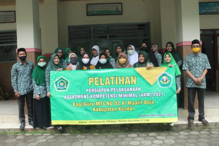 Dosen Prodi Pendidikan Matematika Universitas Ivet Adakan Pelatihan Persiapan AKM