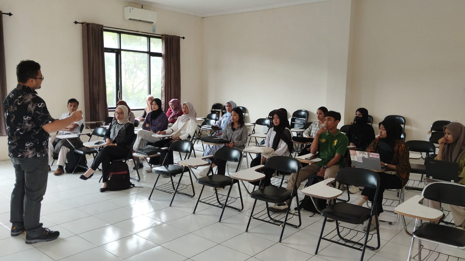 Persiapan IISMA Unit MBKM dan Kerjasama Universitas Ivet Berikan Pelatihan