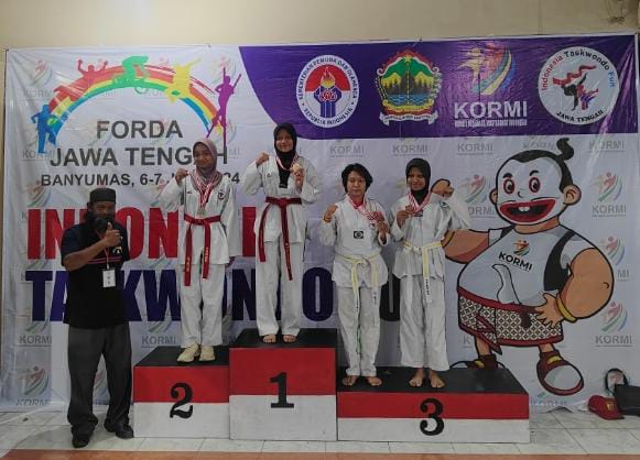 Mahasiswa Universitas Ivet Borong Medali Dalam Perlombaan Taekwondo
