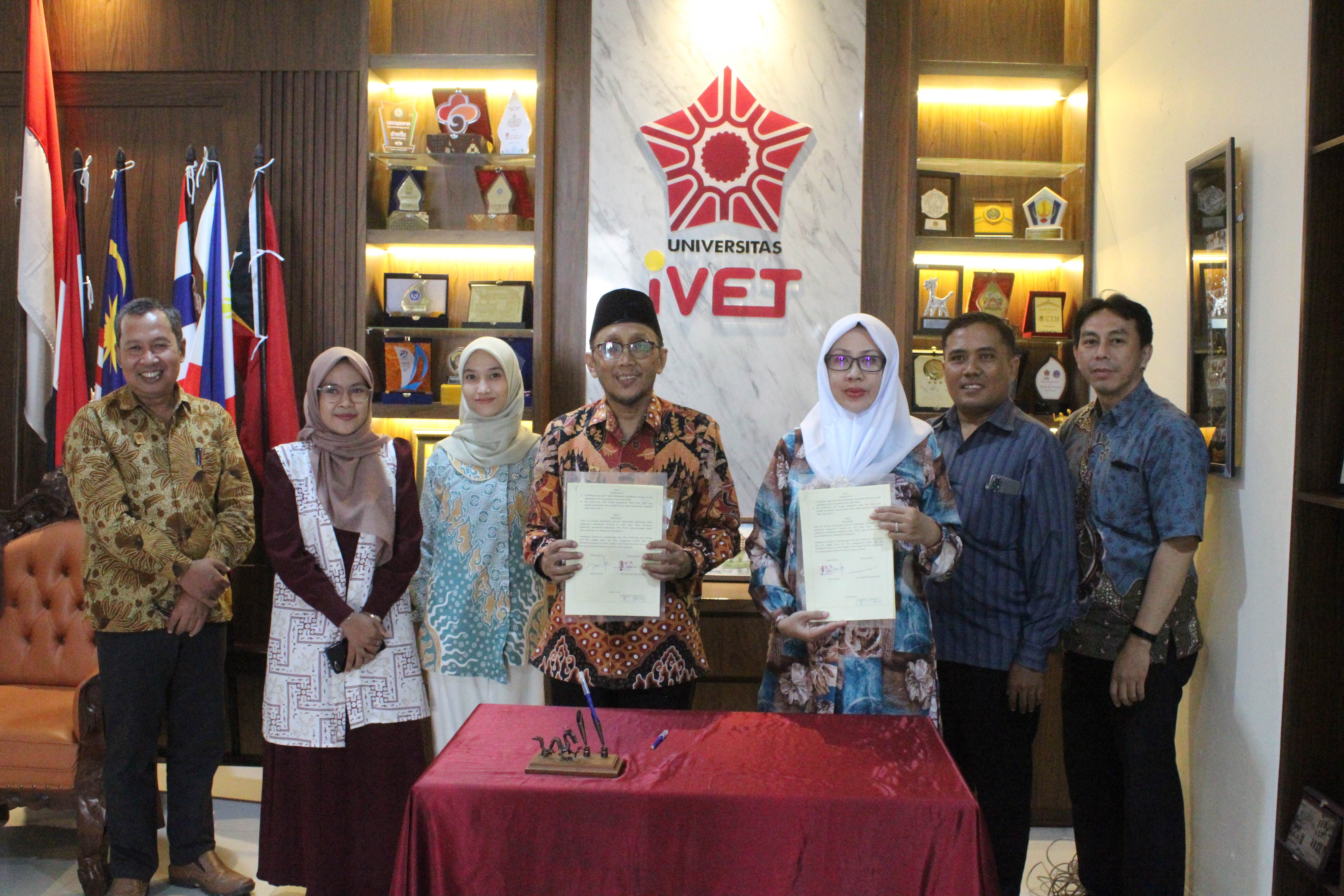 Universitas Ivet Sambut Baik Kujungan STIES Putera Bangsa Tegal