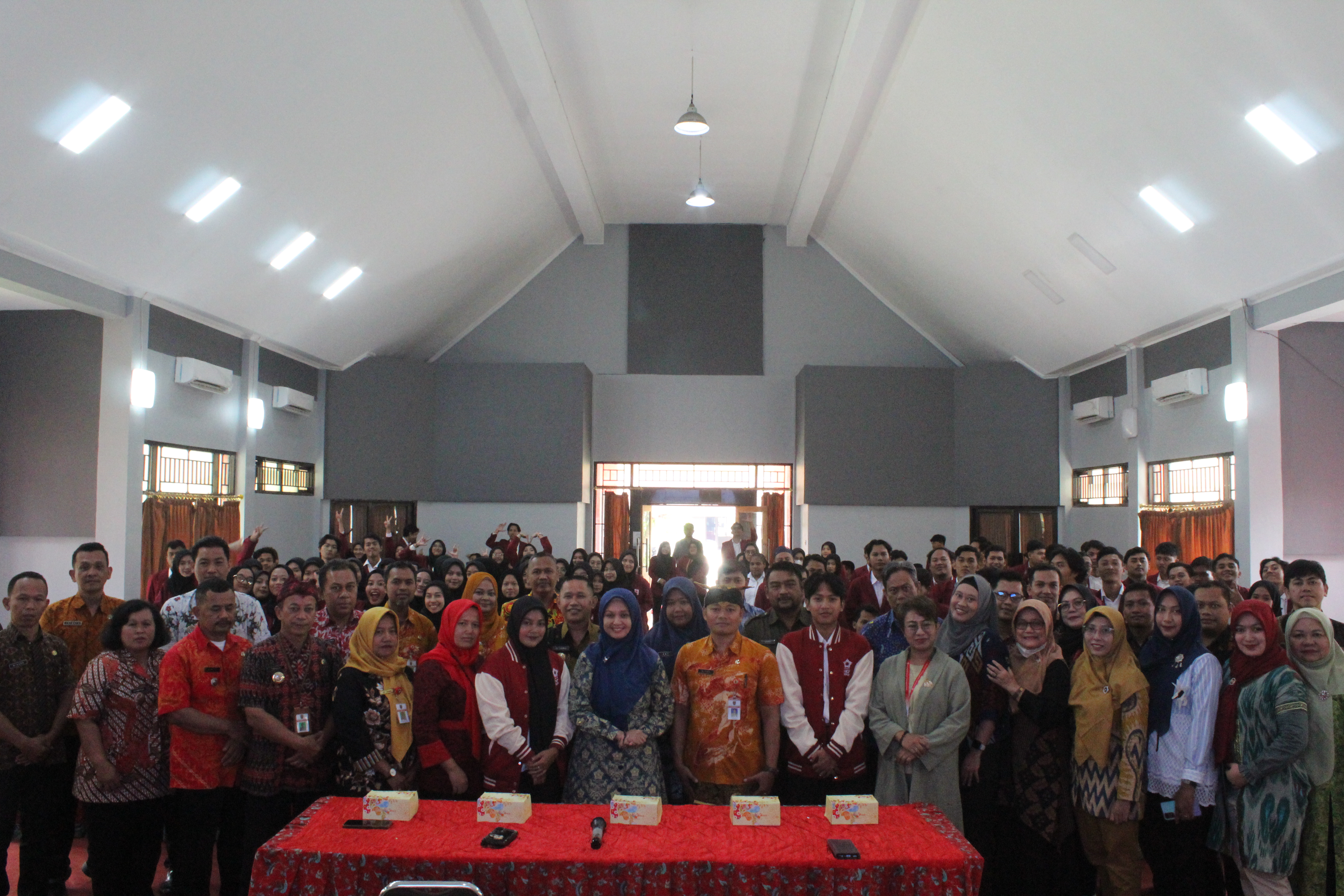 422 Mahasiswa Universitas Ivet Ikuti KKN periode 9 Tahun 2025