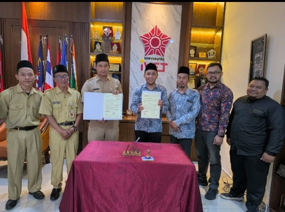Sukseskan Pendidikan Di Indonesia Universitas Ivet Jalin Kerjasama dengan Yayasan Yalal Wathon Blater
