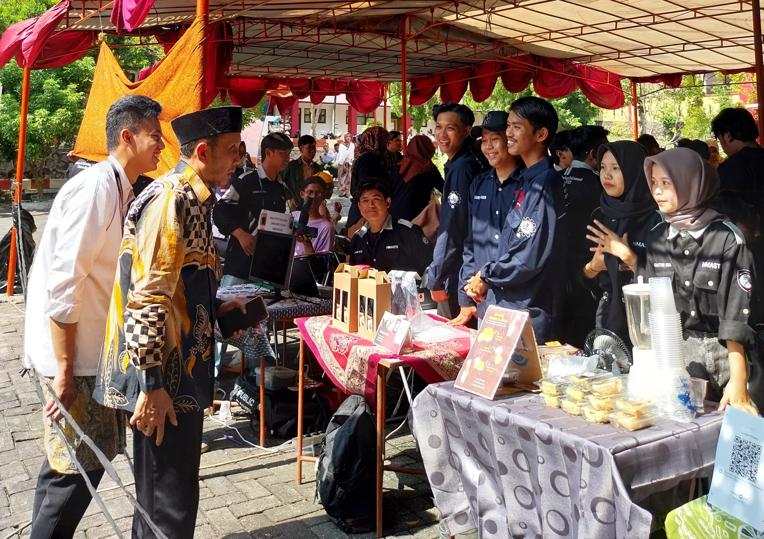 Bazar Kewirausahaan Universitas Ivet Tumbuhkan Kreativitas Technopreneurship Anak Bangsa